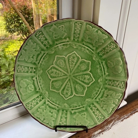 Large Decorative Green Plate - Picture 2 of 4